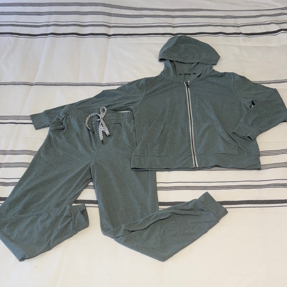 Green Hooded Vuori-look Girls Tracksuit Set